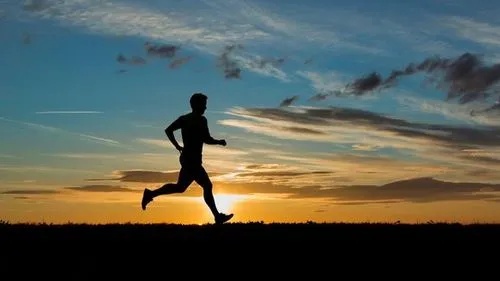 如果你堅(jiān)持跑步一年，將會(huì)發(fā)生什么？
